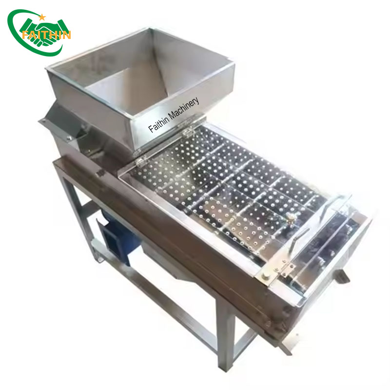 Low Priced Dry Way Peanut Peeling Machine For Farms Roasted Peanut Peeler And Groundnut Peeler Peanut Red Skin Peeling Machine